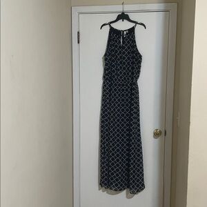 Elegant Navy and White Patterned Dress